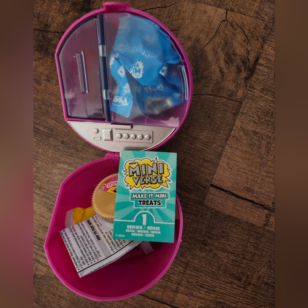 Mini Verse Make It Mini Treats Set-Twizzlers Cake